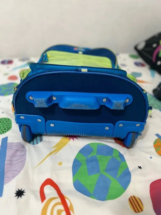 Mochila de rodinhas azul - ideal para crianças! - Foto 2