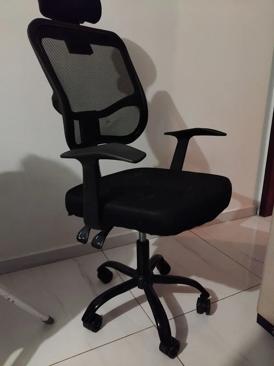 Cadeira de Escritório Ergonômica Preta
