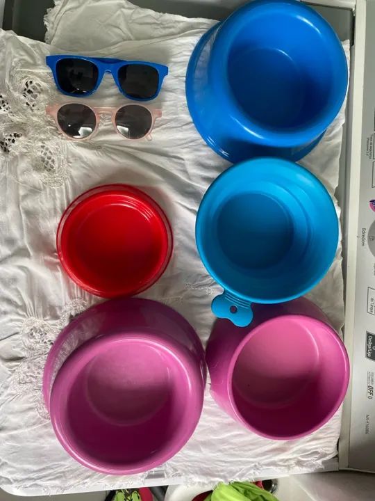 5 potes, tigelas, comedouro para pets + 2 óculos de brinde. - Foto 2