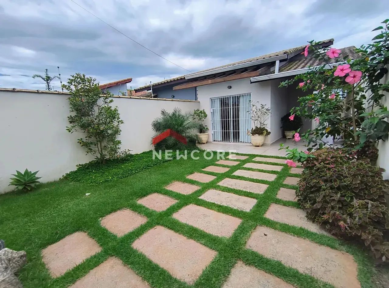 Casa em Avenida Nelson de Barros - Tupy - Itanhaém/SP