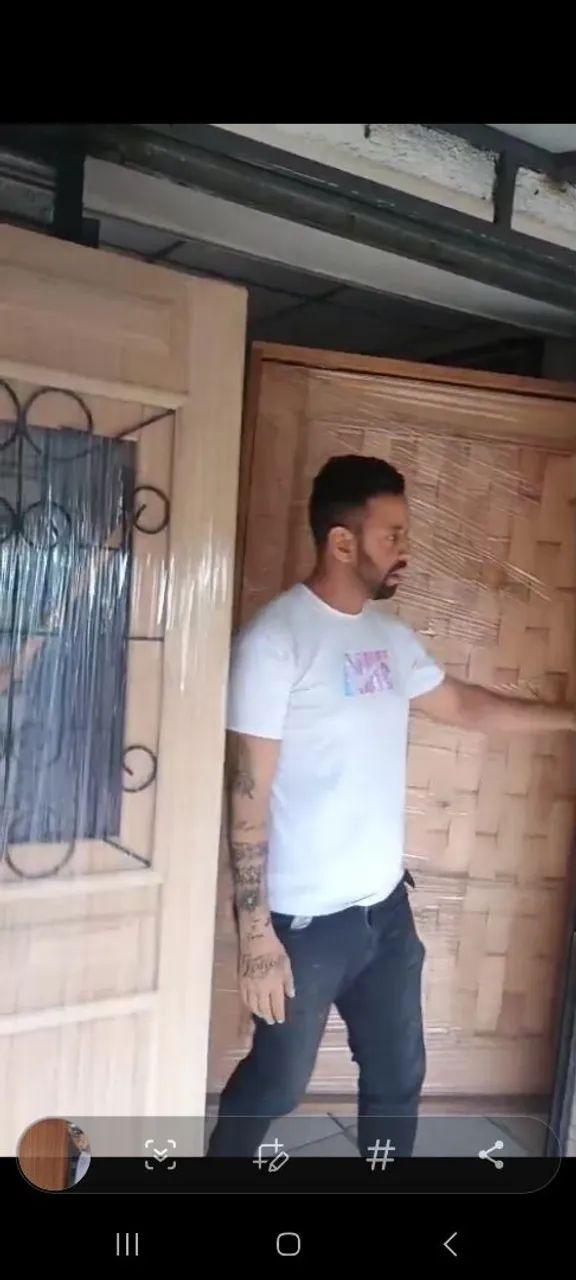 Portas de Madeira -Maciça - Elegância e Durabilidade projetada para você  - Foto 3