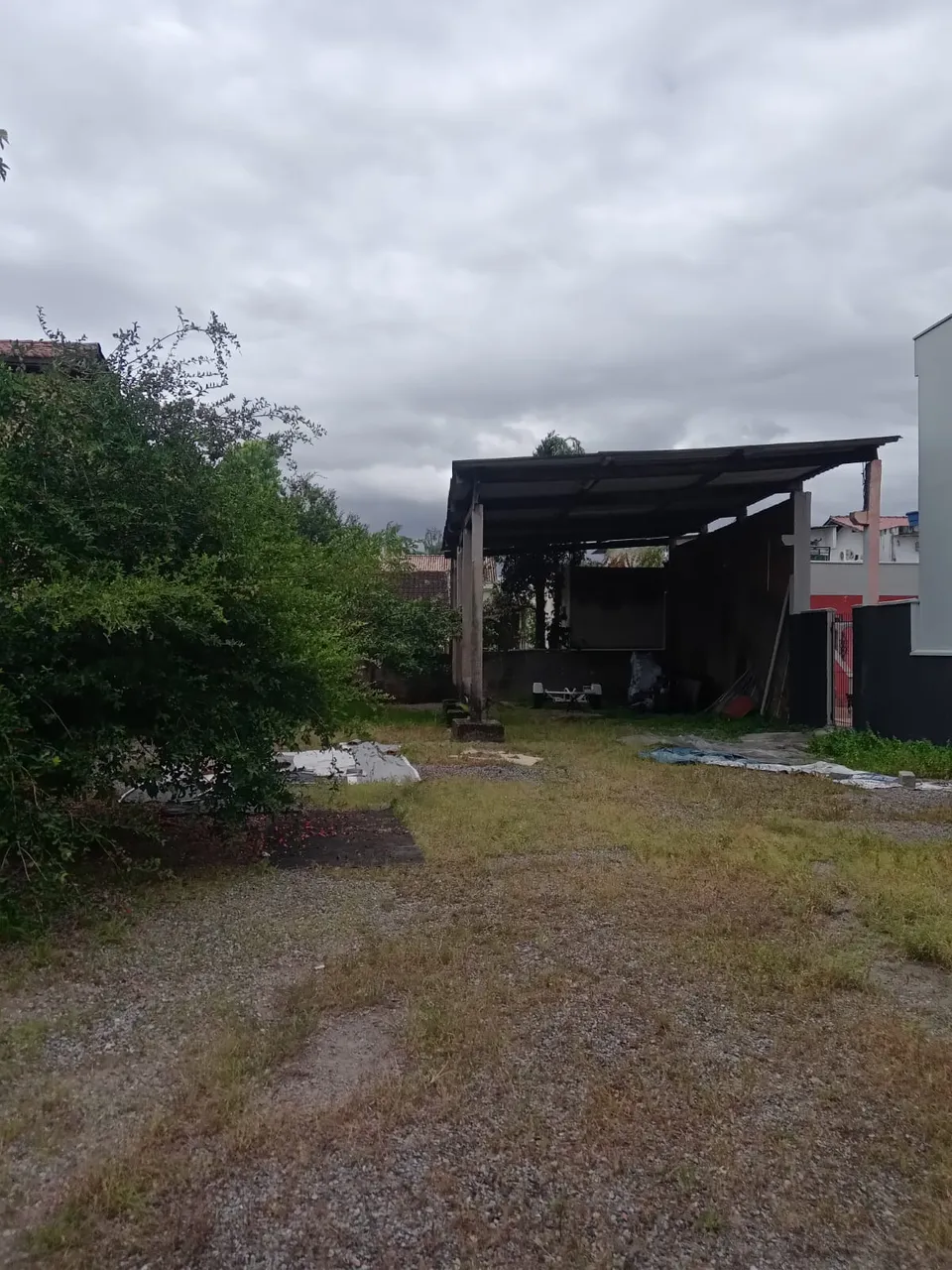 Terreno de 330m² com estrutura para galpão no Bairro São Judas - 300m da Rua Indaial.