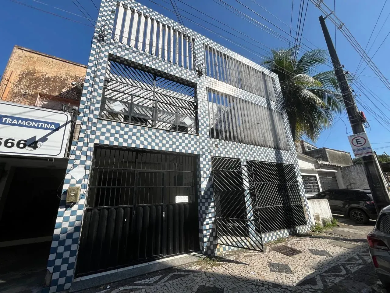 Prédio Comercial, com dois pavimentos, excelente localização no Centro