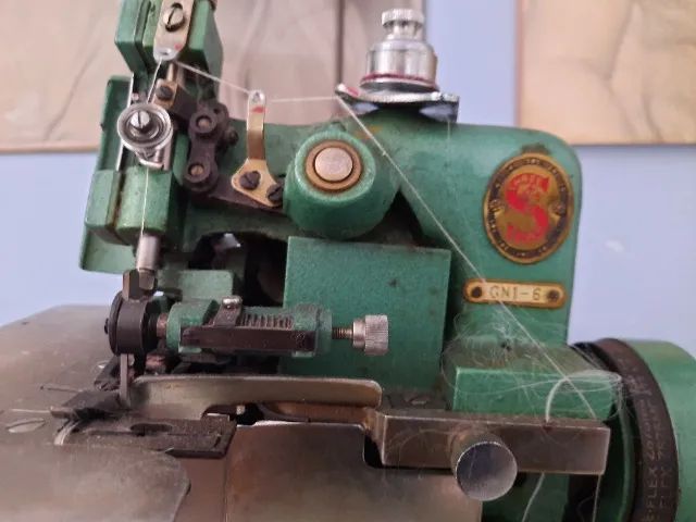 Maquina Overlock Singer antiga - Foto 5