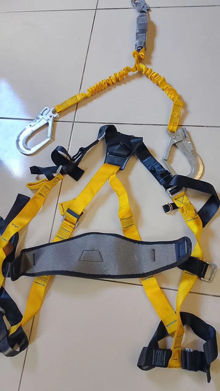 Cinto de segurança de paraquedista tá nova pra vende 100 logo se