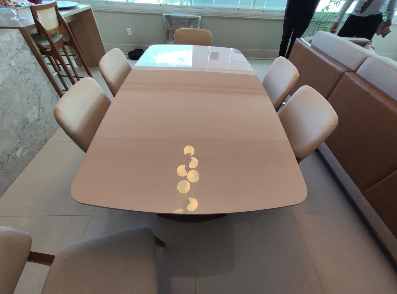 Mesa de jantar nova de madeira 