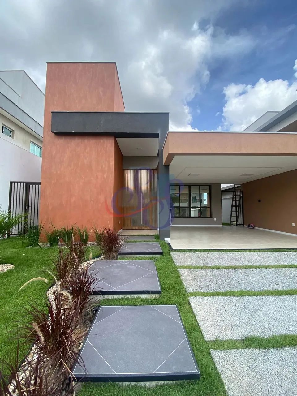 Belíssima casa com 3 suítes na Cidade Alpha