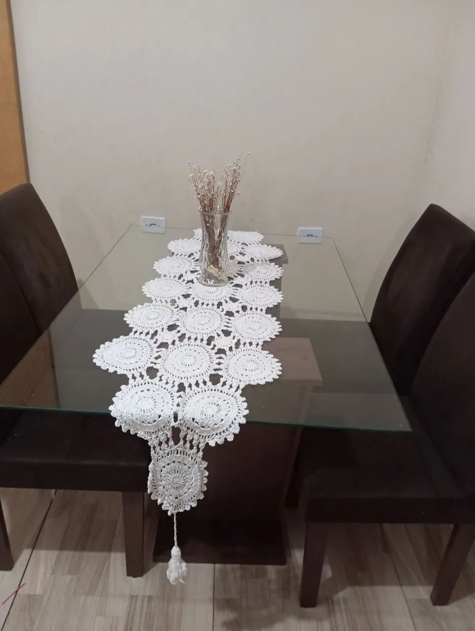 Mesa 4 cadeiras em perfeito estado 