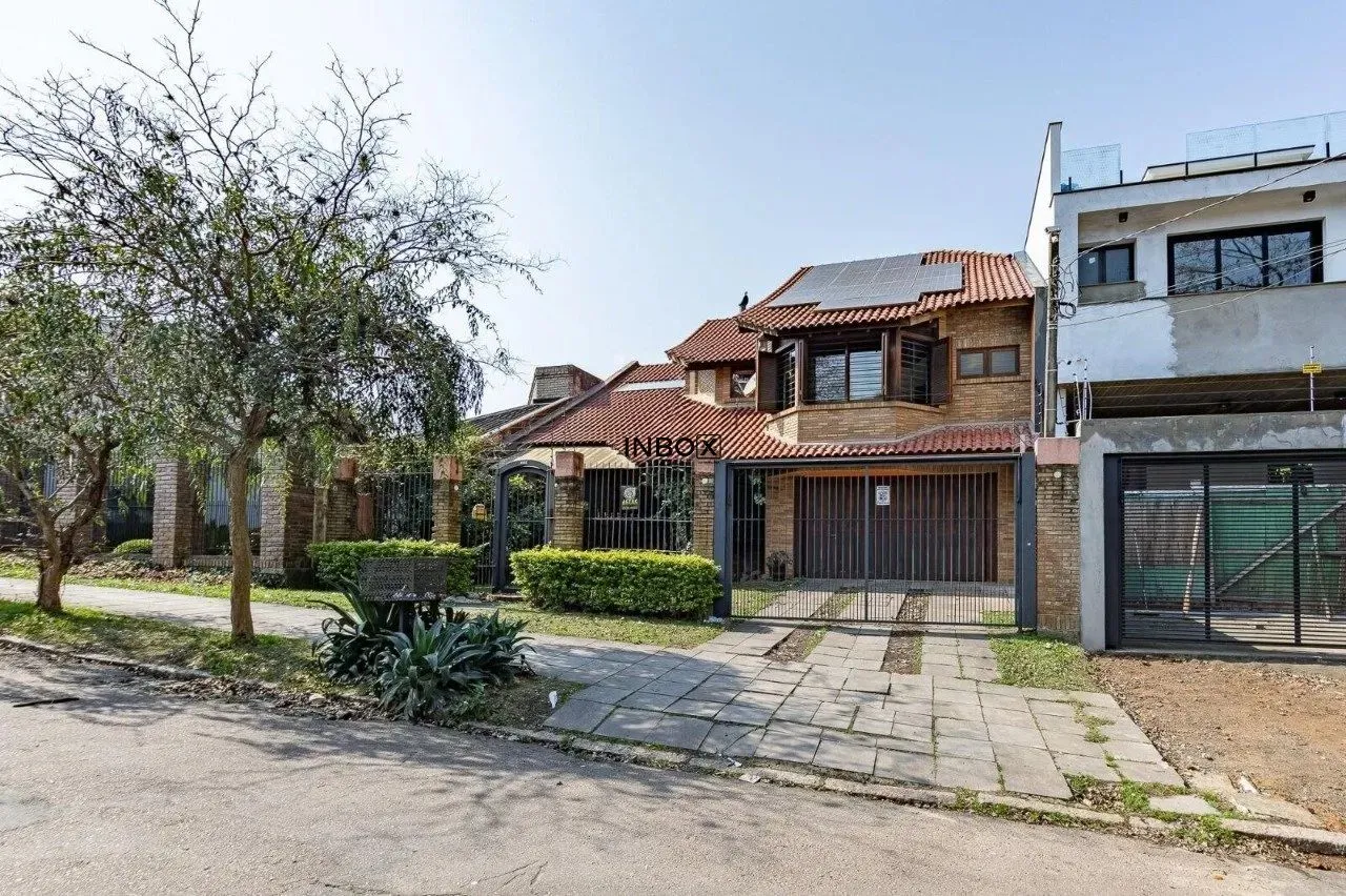Casa de 269m² com 4 Dormitórios, 2 Suítes e 4 Vagas na Chácara das Pedras