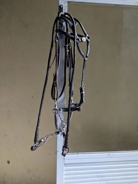 Cabeçada de vaquejada completa 2 rédeas + freio professora + cabeçada de couro legítimo  - Foto 3