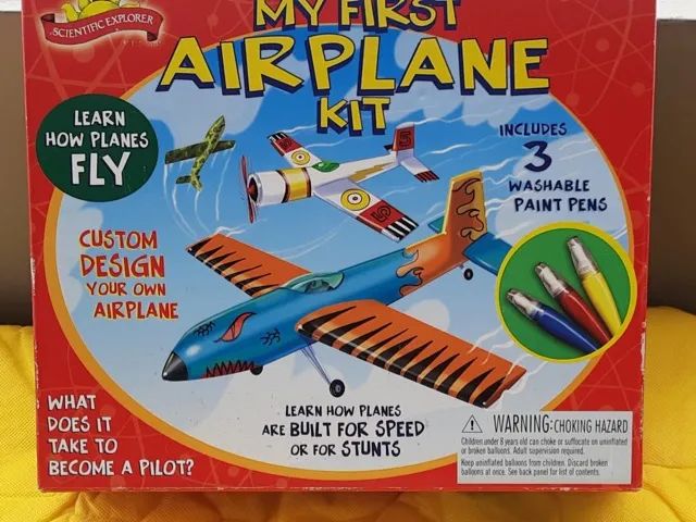 Kit de construção "Meu Primeiro Kit de Avião", da Scientific Explorer.