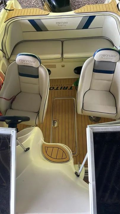 Lancha Triton 200 cabinada motor mercuru 115 Hp 4t conjunto ano 2010 apenas 230 horas  - Foto 9