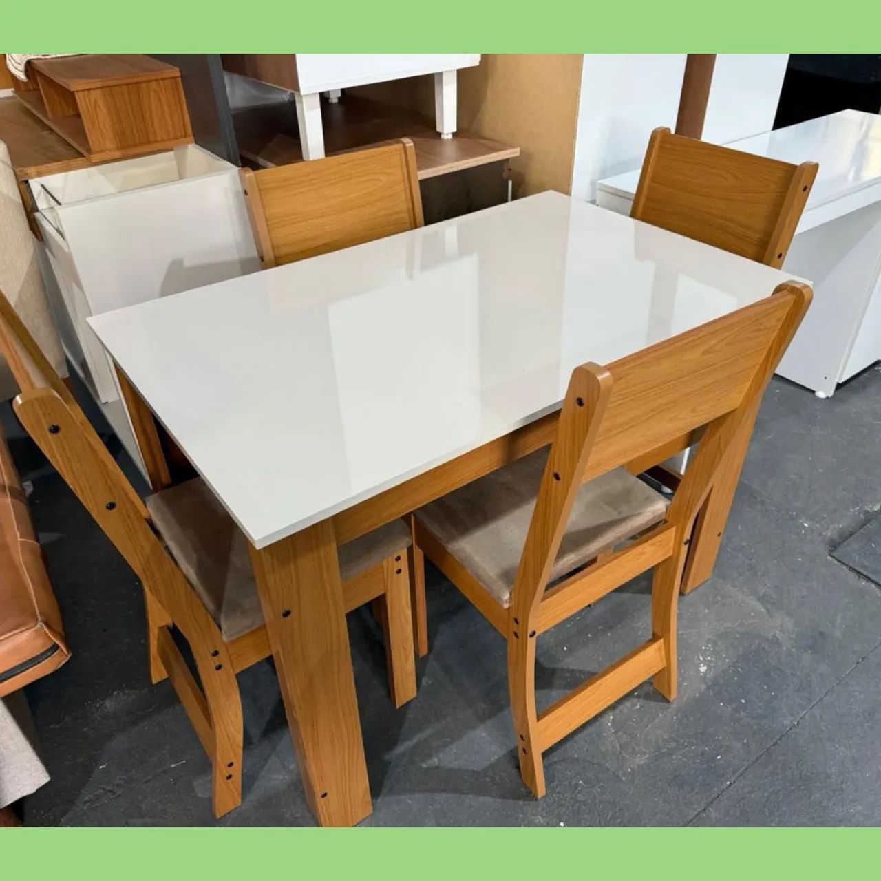 Mesa com 4 cadeiras - entregamos hoje 