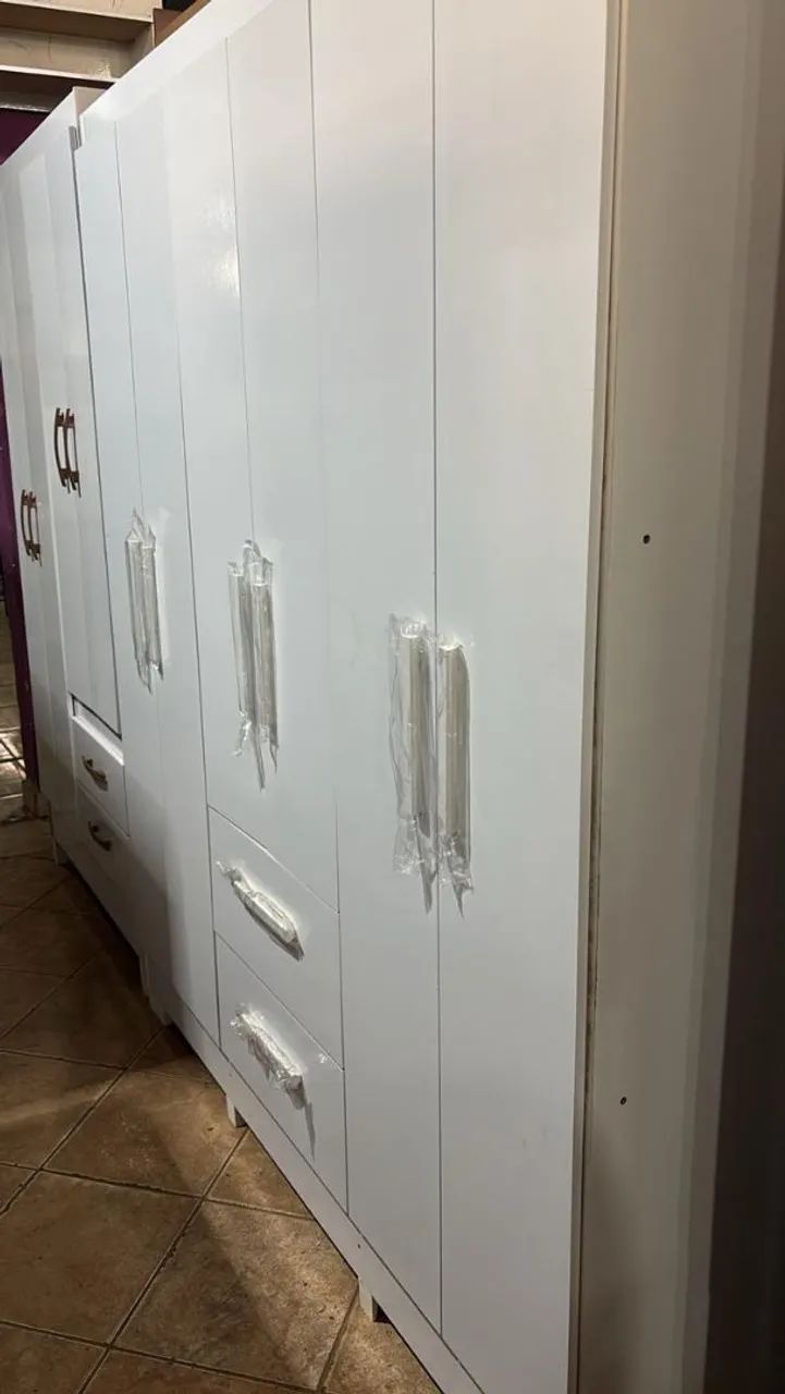 Guarda-Roupas Branco 6 Portas