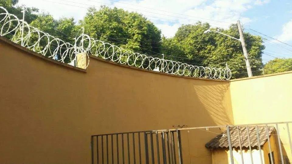 PROTEJA SEU LAR , CERCA ELÉTRICA E CONCERTINA JÁ INSTALADO 