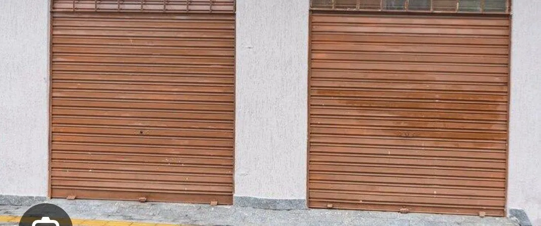 Vendo uma porta de enrolar completa por apenas 500 reais