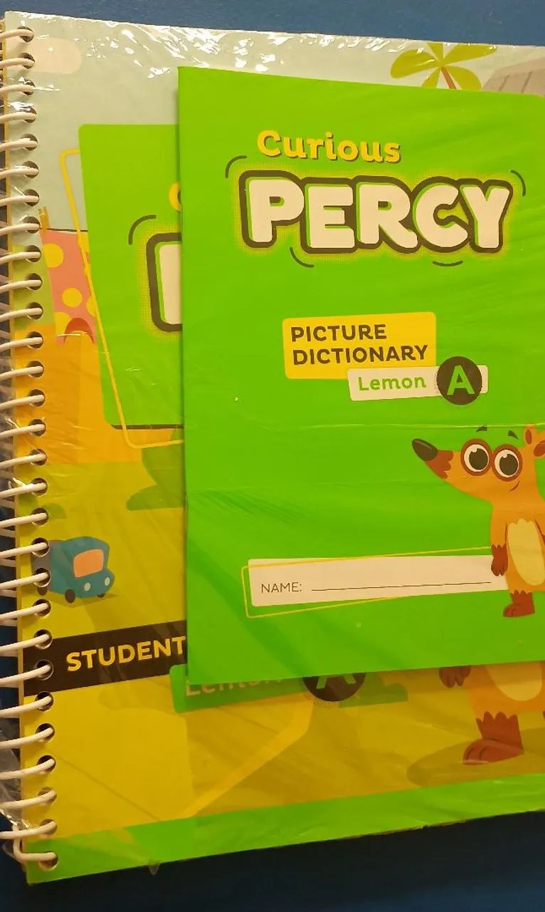 Livro Cultura Inglesa - Curious Percy - Picture Dictionary - A - Lemon Novo