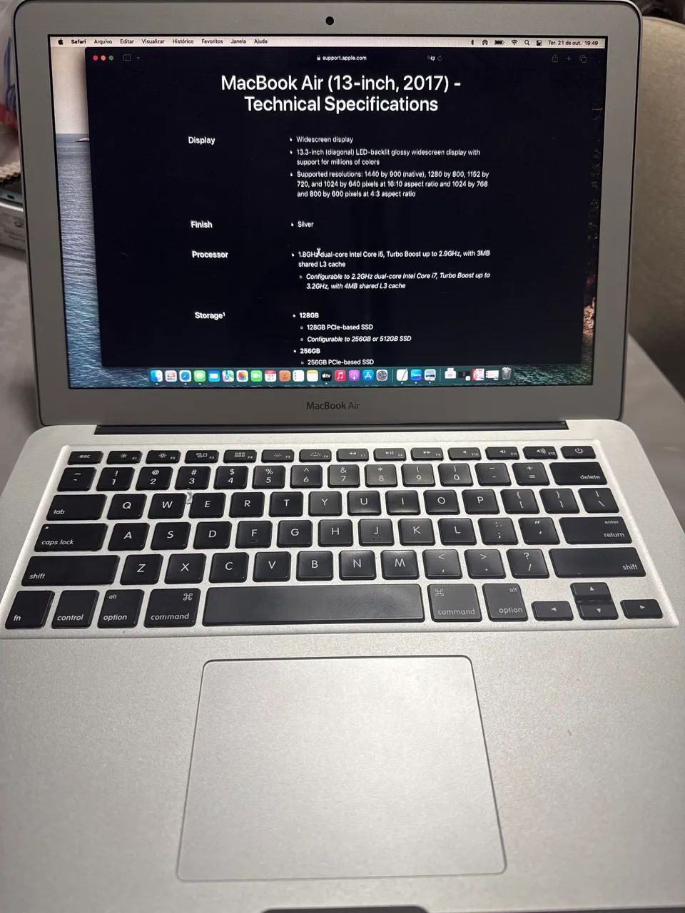 MacBook Air (13-inch, 2017)