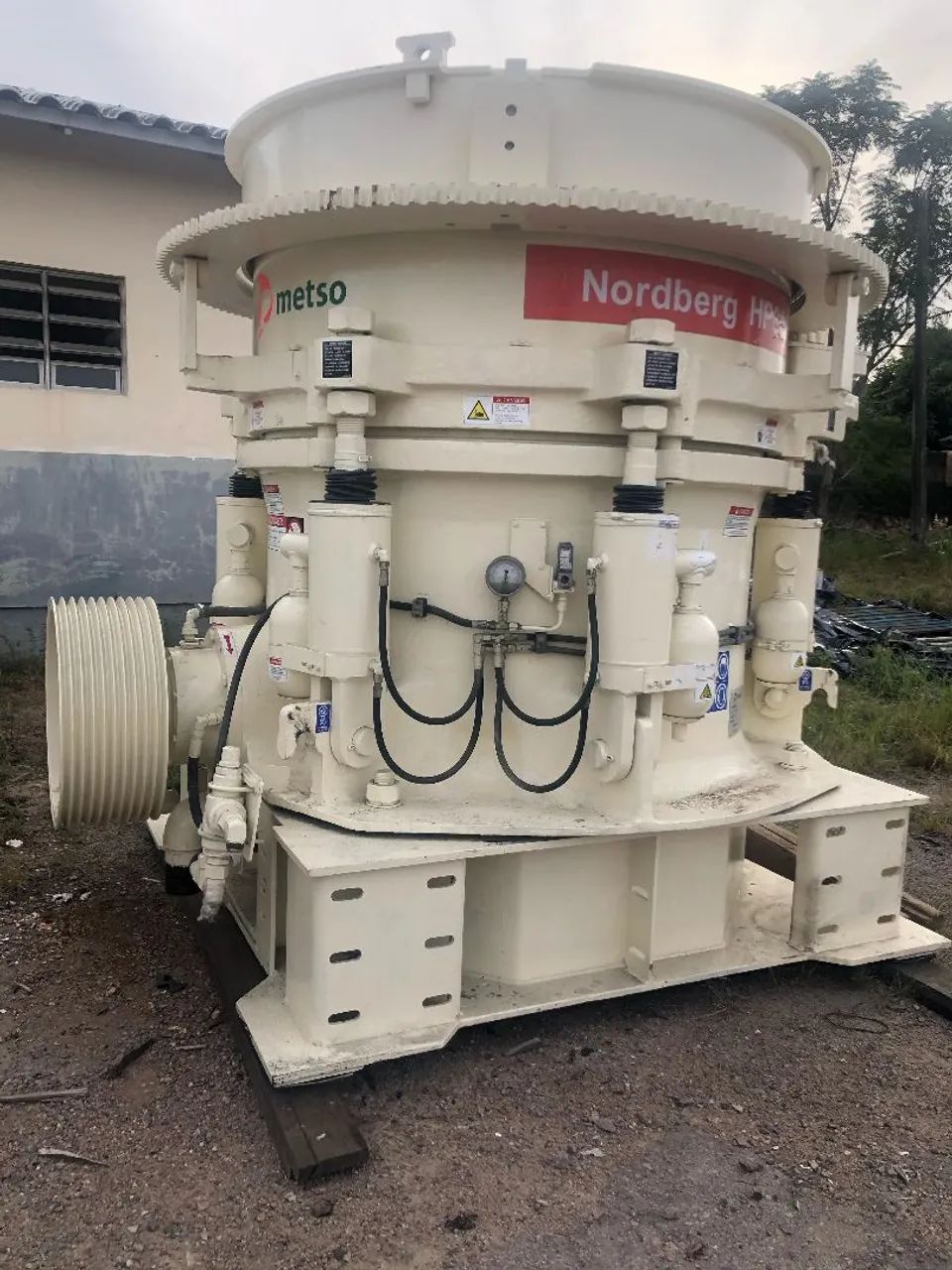 Britador Cônico HP300 Metso