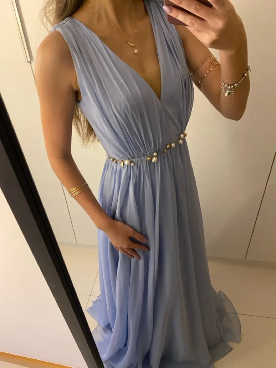 Vestido de festa longo azul claro com detalhes