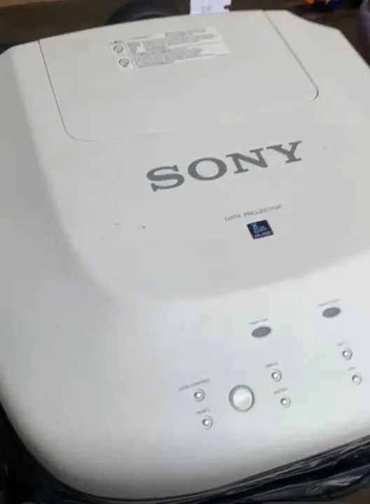 Vendo ou troco Reto Projetor Sony VPL FX 52 - Foto 3