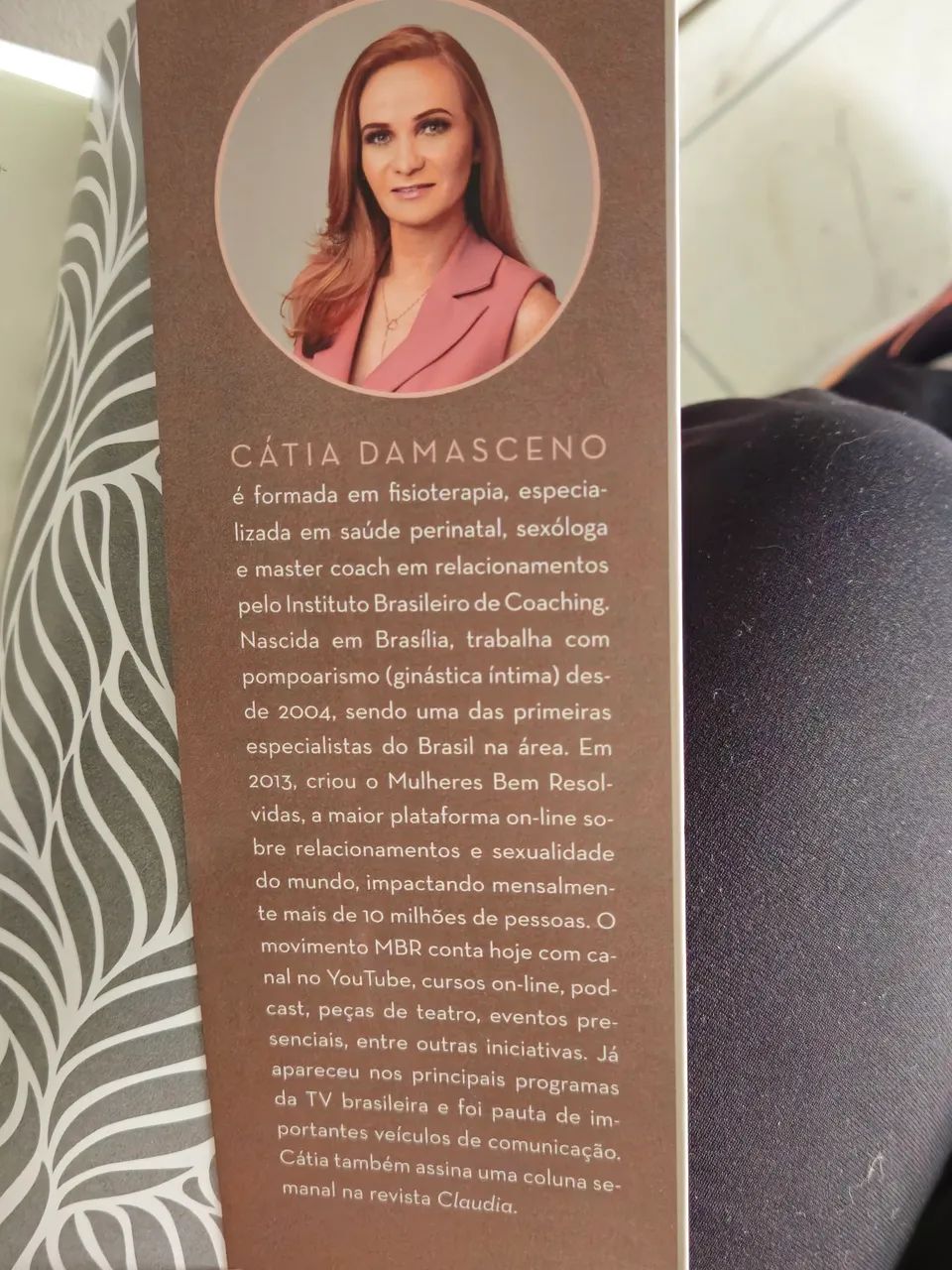 Livro 'Bem Resolvida' - Cátia Damasceno - Foto 3