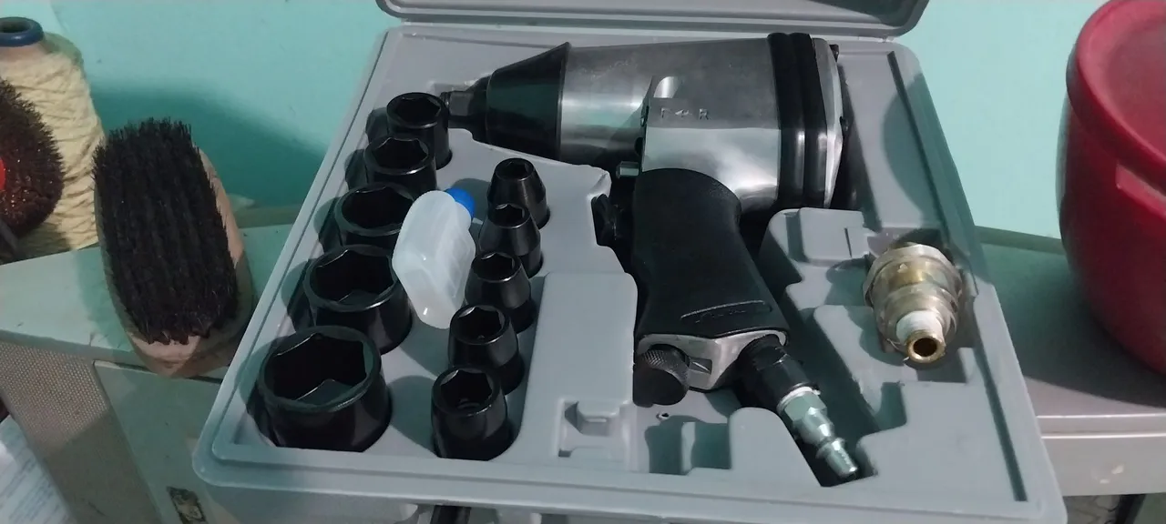 Chave de impacto pneumática com acessórios