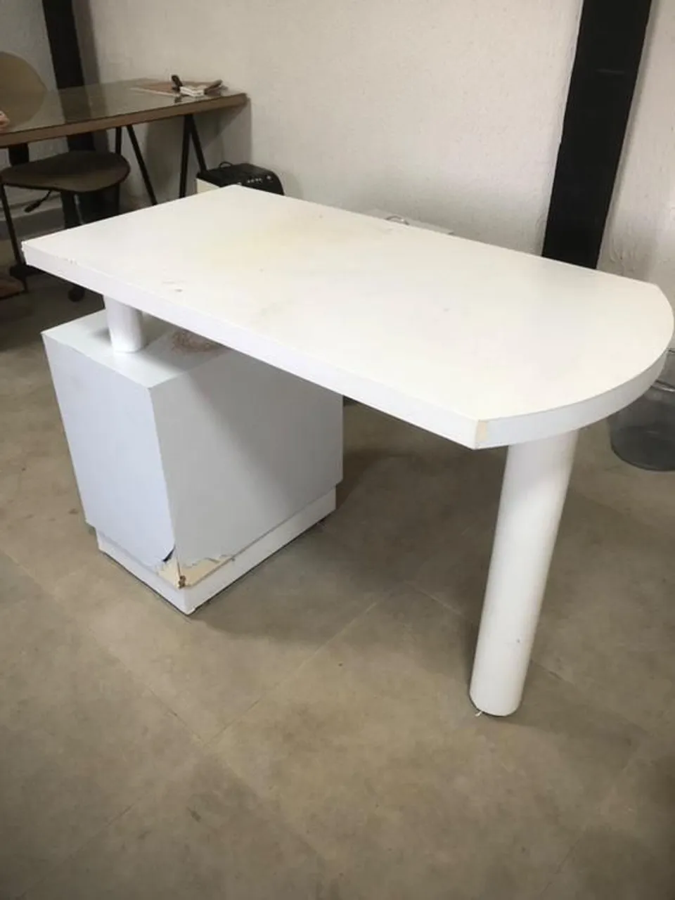 Mesa de Escritório Branca com Design Moderno