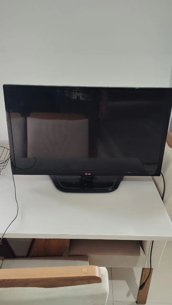 Televisão 32 polegadas, não é smart . Televisão nunca aberta , funciona perfeitamente 