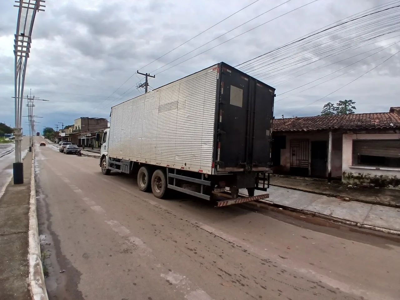  baú 8,5 m carga seca 