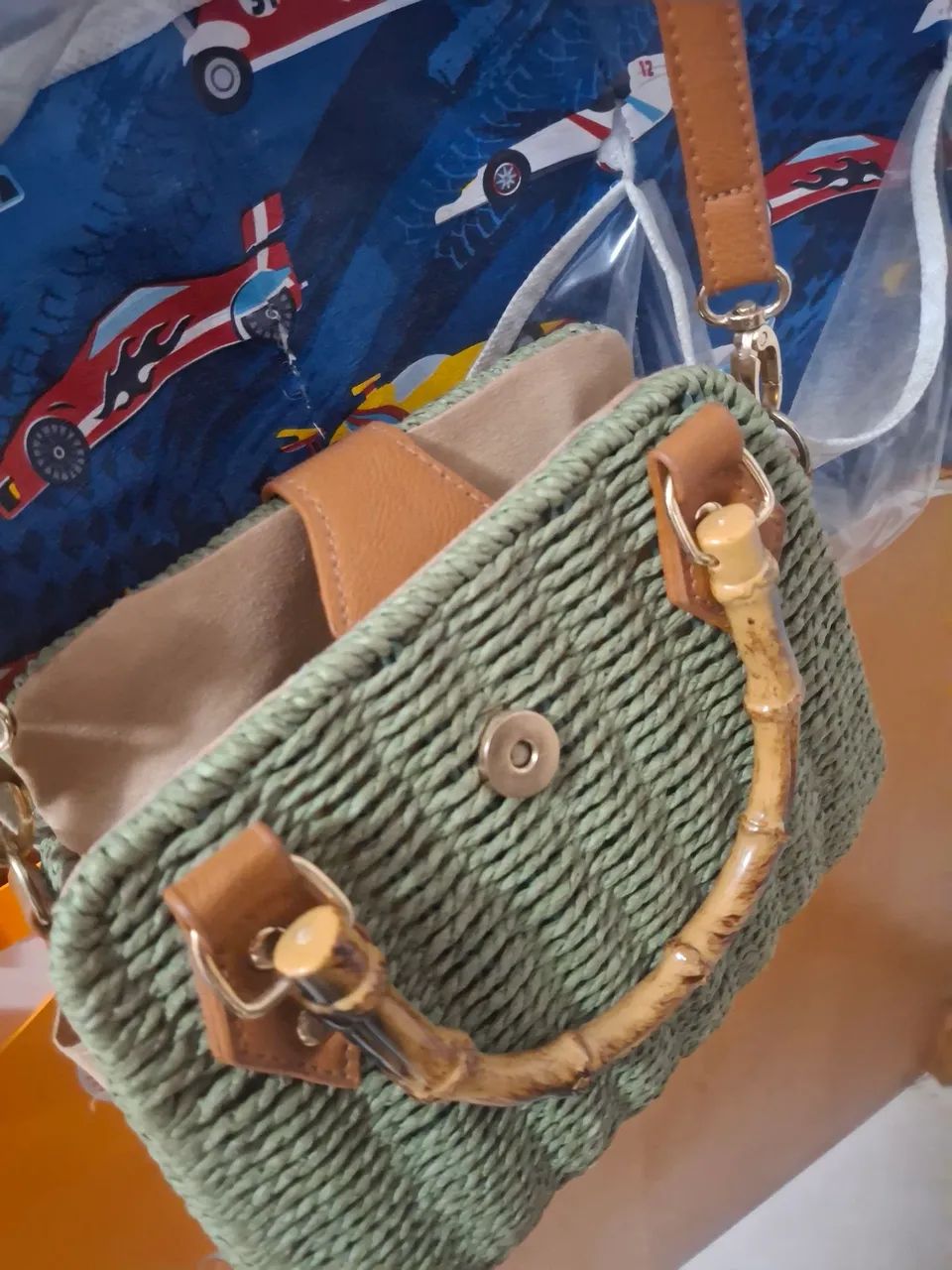 bolsa média com alça estilo bambu e material trancado da bolsa , nova  - Foto 2