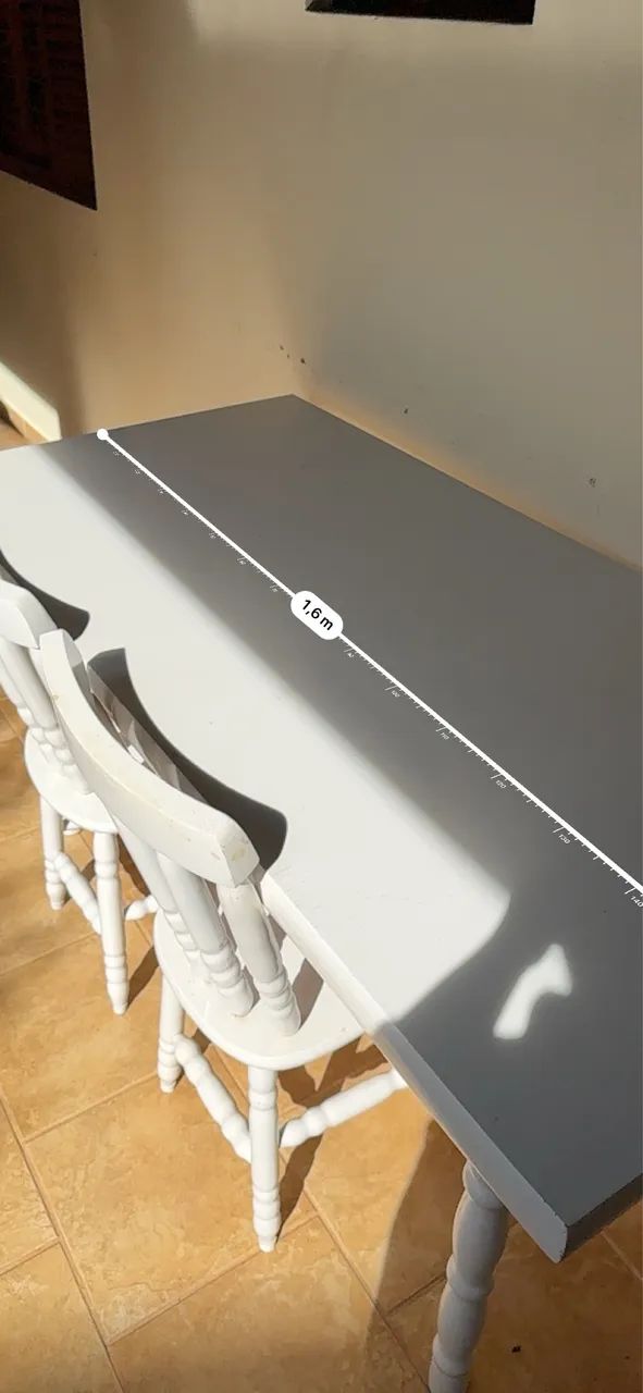 VENDE-SE MESA DE MADEIRA C/ 2 CADEIRAS - Foto 4