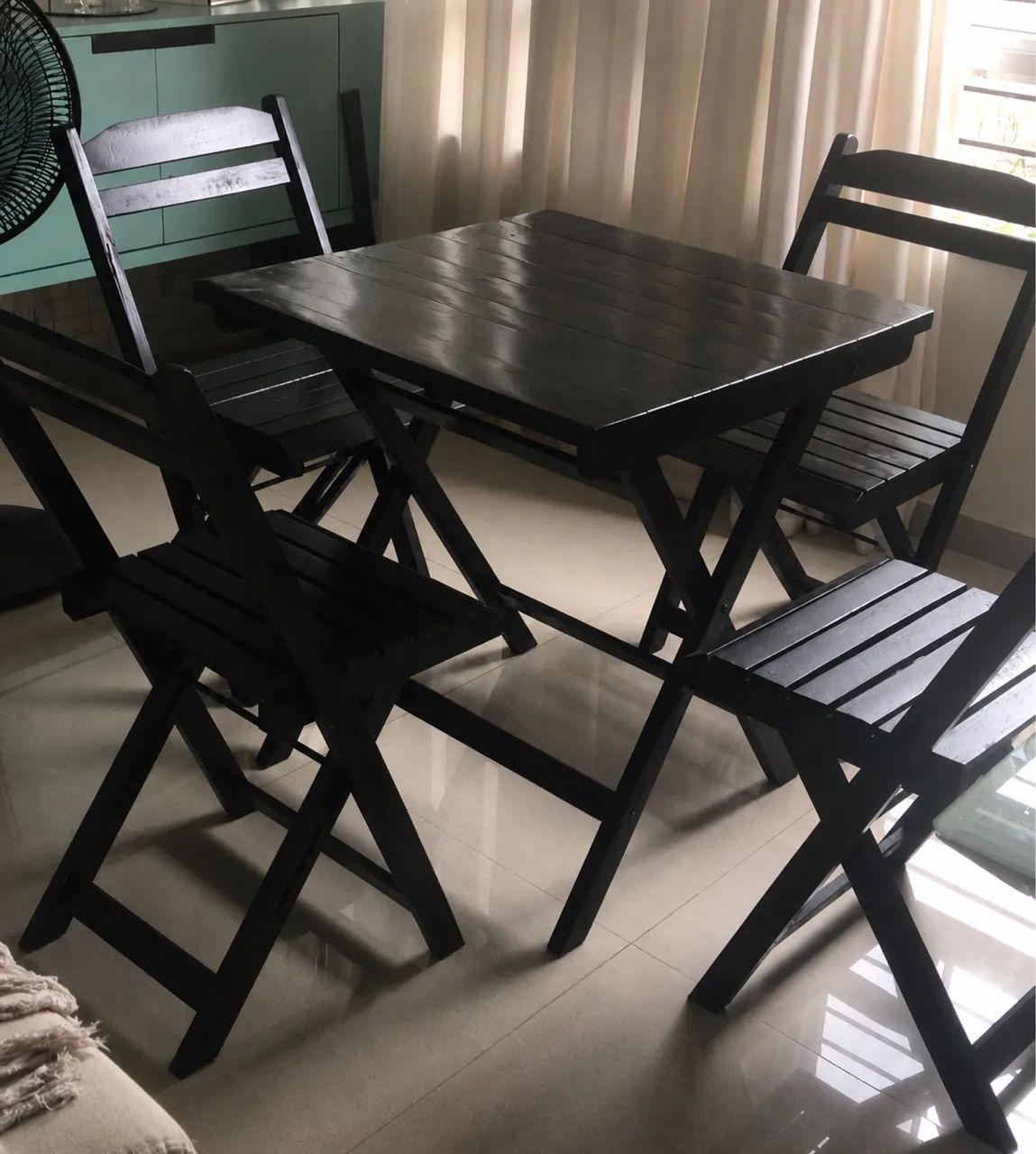 Mesa e cadeira dobrável de madeira 