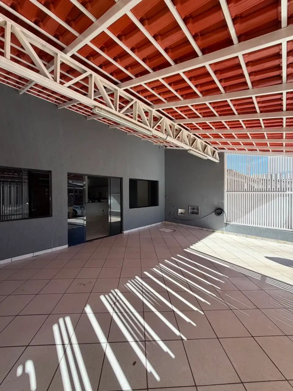 Casa no Setor Central do Gama com 3 Quartos e Vaga para 2 Carros