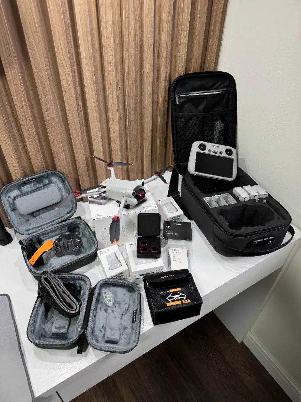 DJI Mini 3 Pro Combo Fly More C/ Tela +2k de acessorios - Foto 5