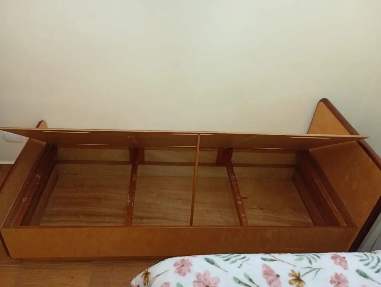 Cama de madeira, solteiro, com baú  - Foto 3