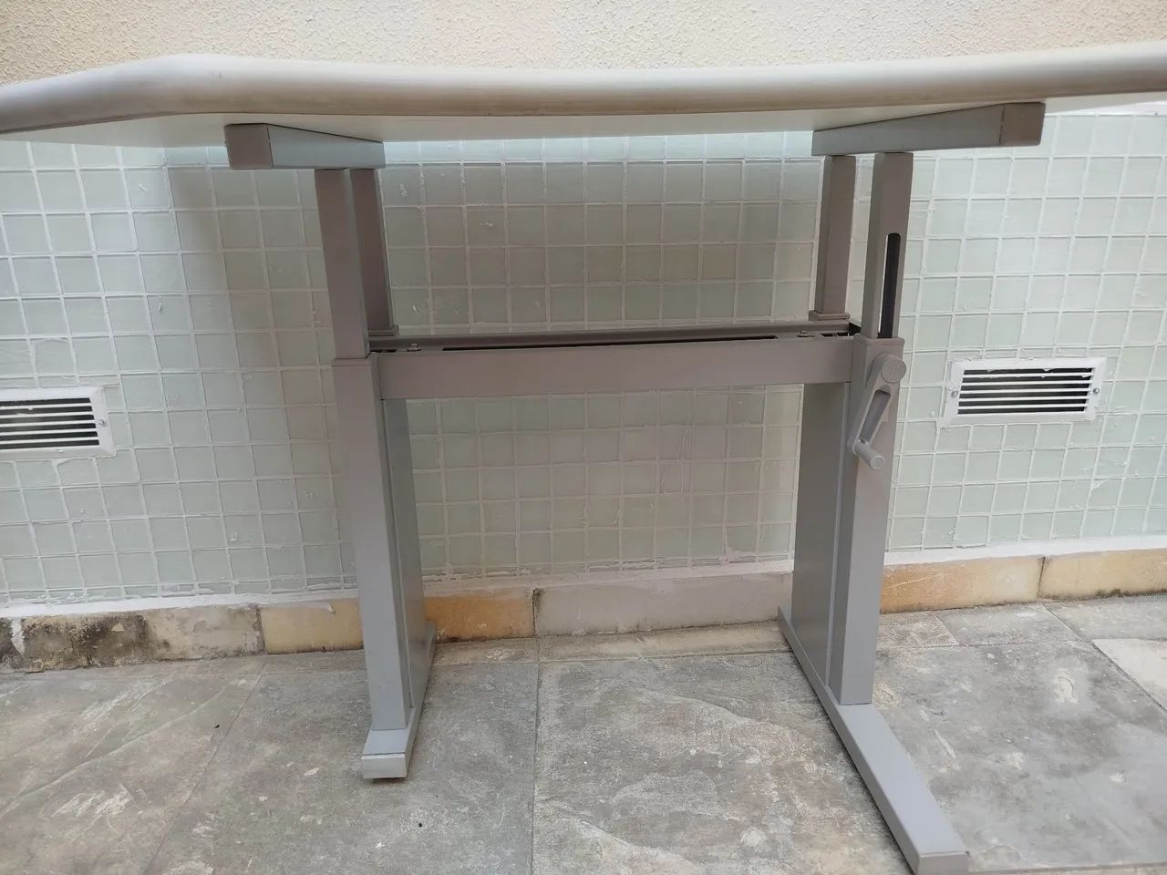 Mesa com regulagem de altura  - Foto 3