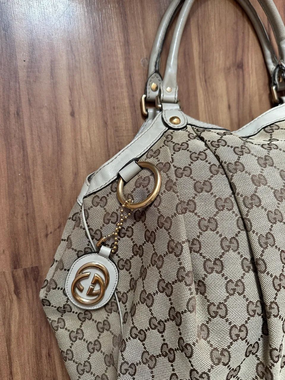 Bolsa Gucci Sukey GG - Foto 3