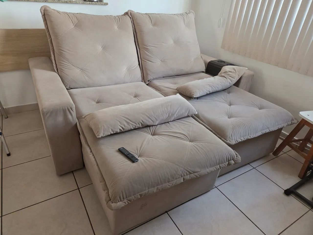 Sofá retrátil dois lugares 