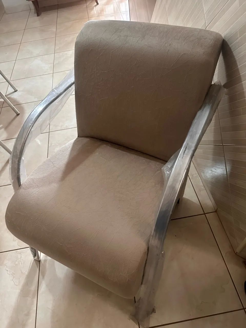 Poltrona decorativa bege  - Foto 2