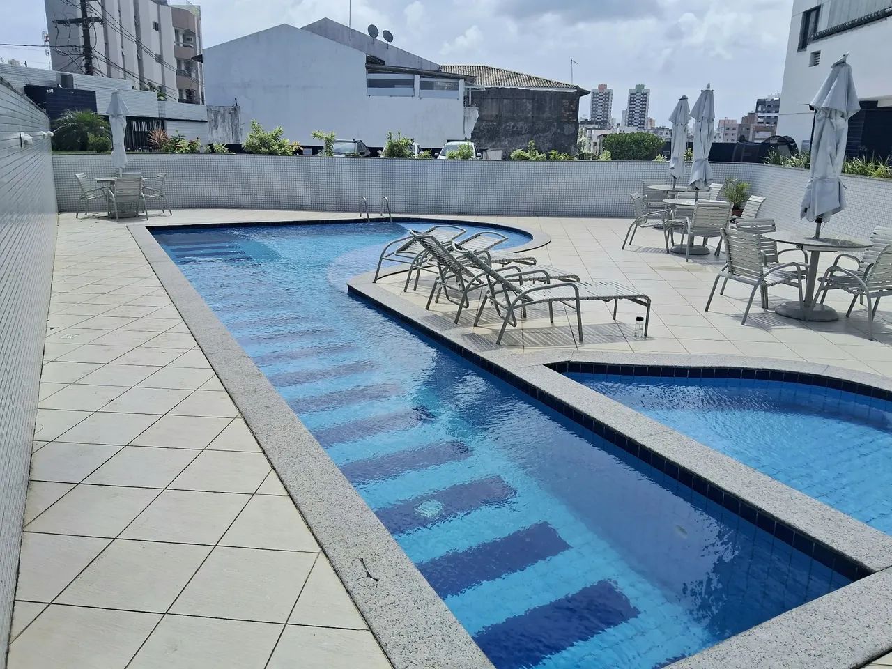 OPORTUNIDADE! Vendo apt 3/4 com varanda, andar alto, vista livre/mar e bem localizado. - Foto 8