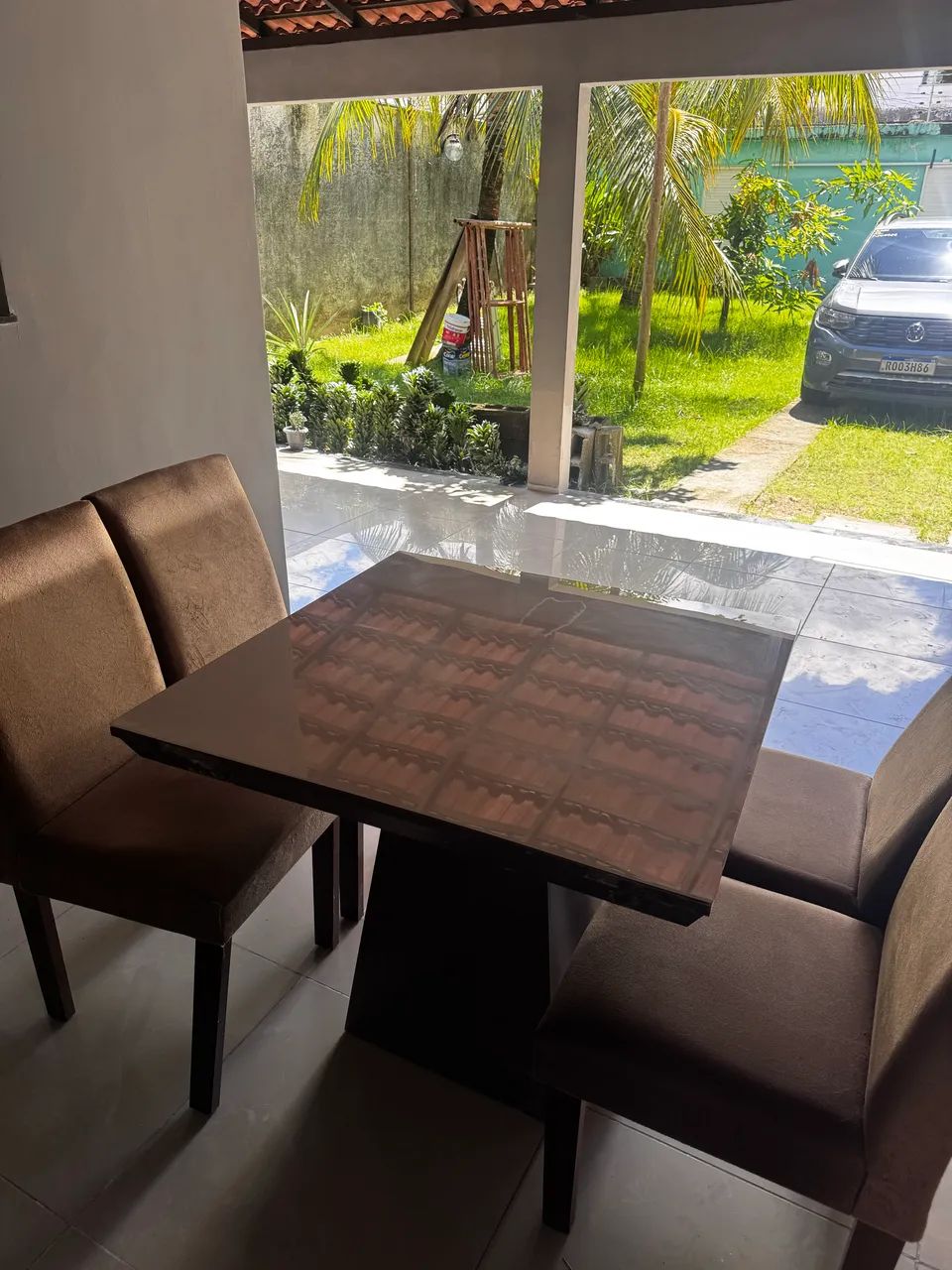 Vendo mesa 4 lugares e 4 cadeiras  - Foto 4