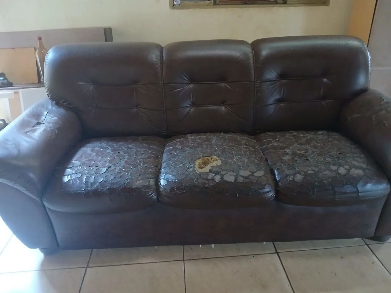  Vende se Sofá para reformar 5 lugares. - Foto 2