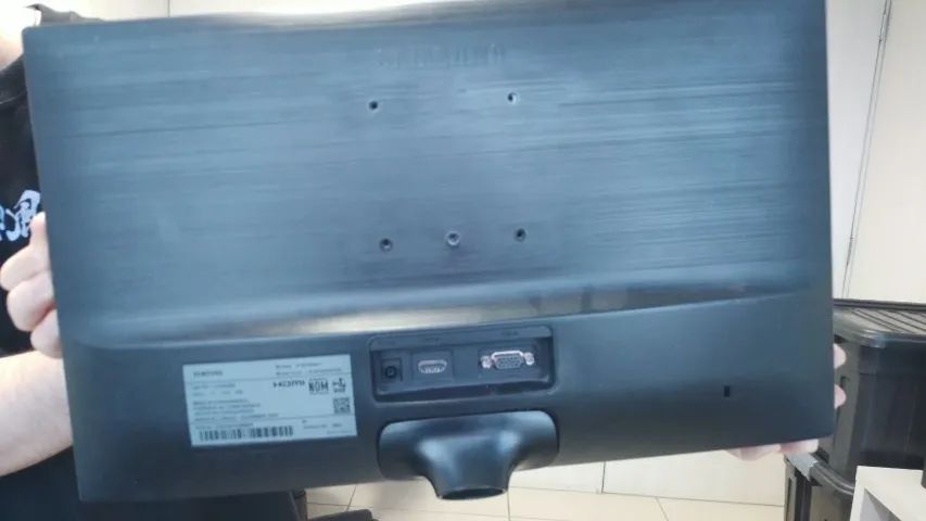 Monitor 19"  Samsung S19D300HY - Foto 2