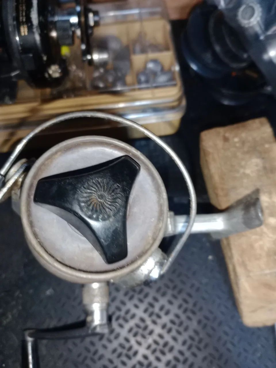 Molinete antigo daiwa 1000 - Foto 3