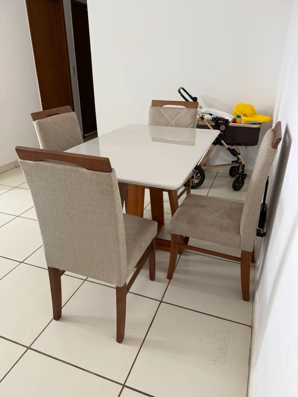 Mesa 4 cadeiras 