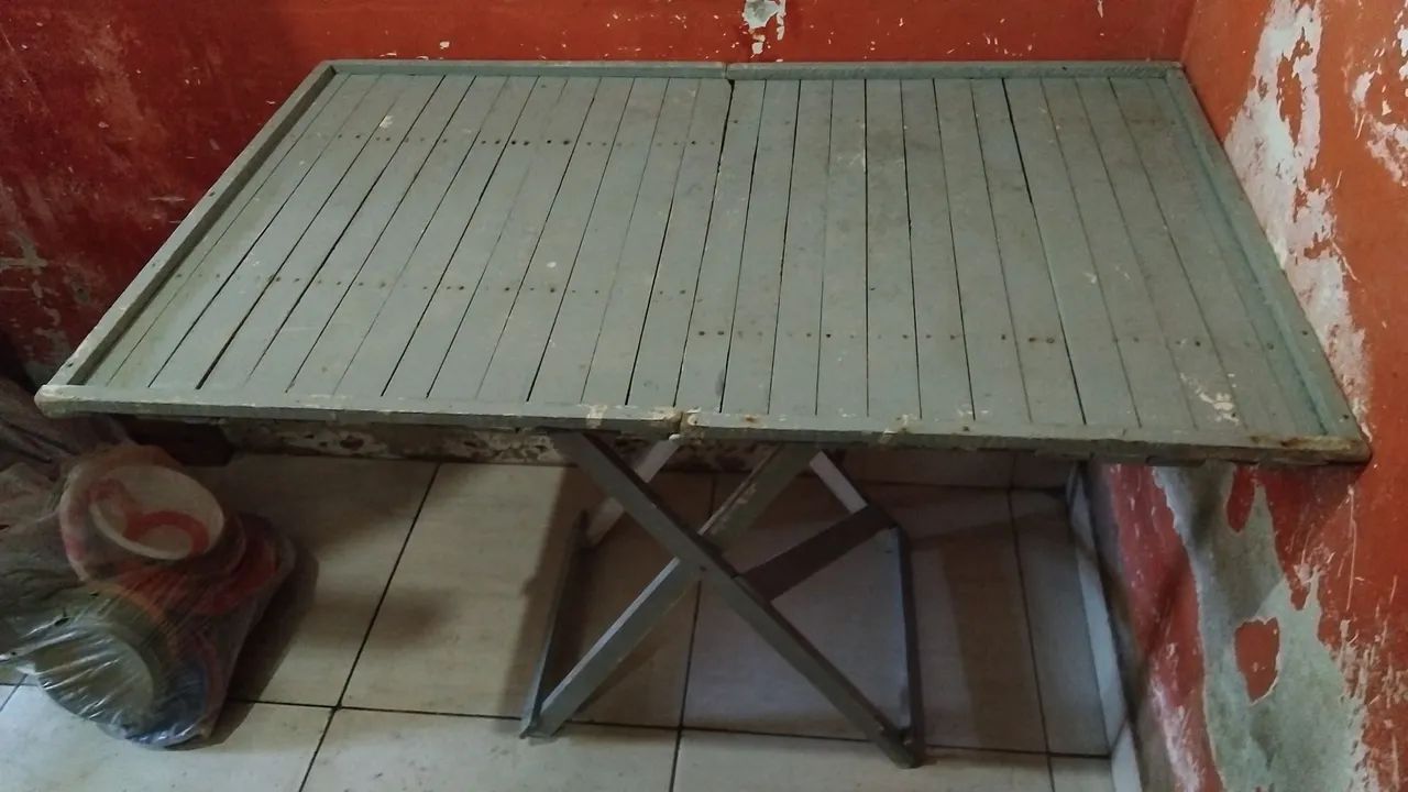 Mesa dobrável 112 de comprimento e70 de largura 