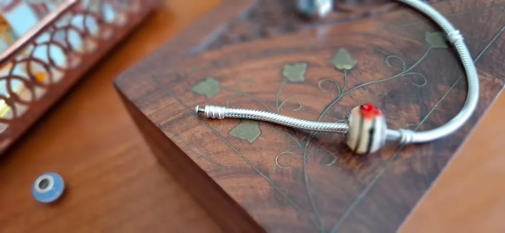 Berloque / Charm Processo Murano - Bege - Compatível Pandora - Foto 2