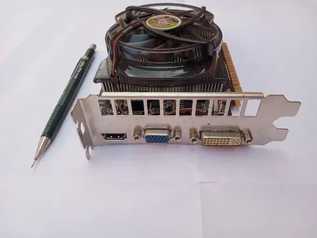 Placa de Vídeo- Geforce GTS 450 2GB DDR3 - Foto 2