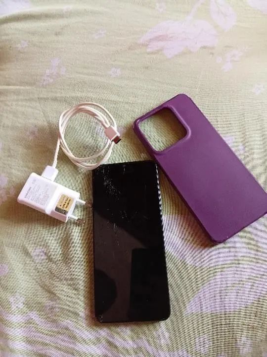 Vende-se celular com 8 meses de uso 400 mas informações *70 - Foto 2